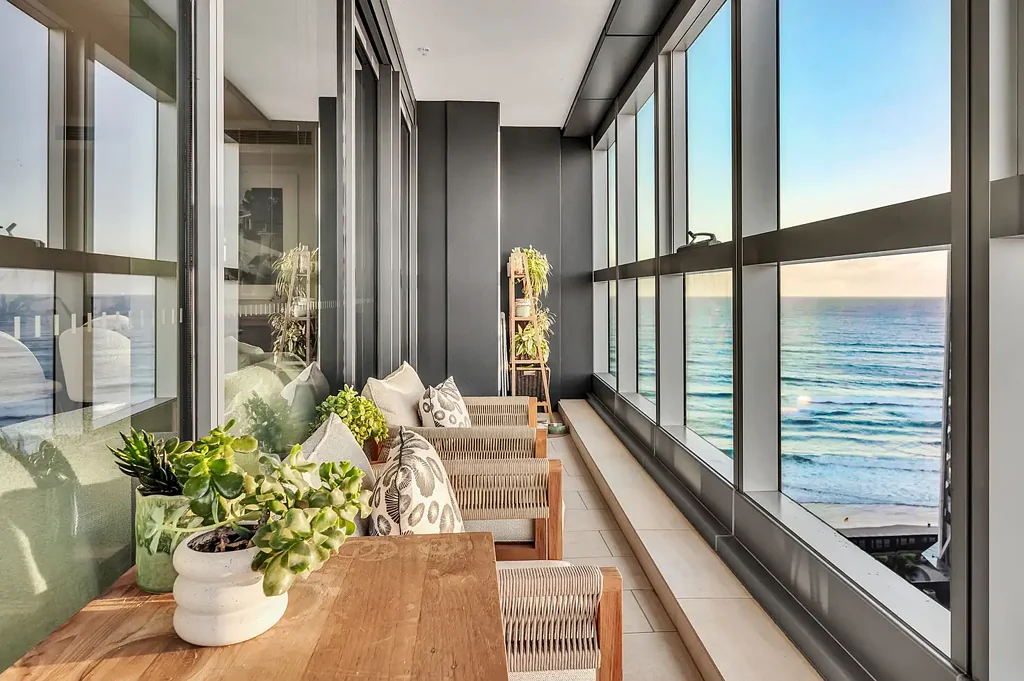 Surfers Paradise 1房  LUXURIOUS ABSOLUTE BEACHFRONT - 1 BEDROOM + STUDY IN 'JEWEL RESIDENCES'