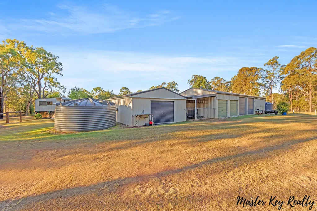 Wattle Camp Executive Acreage Living Without Compromise