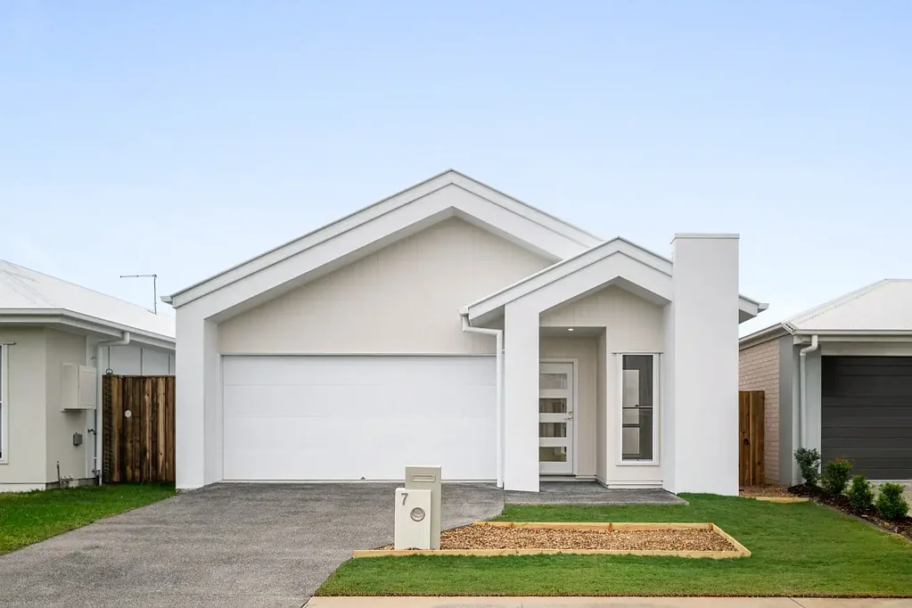 Banya 3ห้องนอน Investor-Focused Opportunity - Brand new spacious build with vaulted ceilings