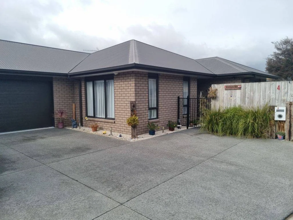 Sought-after Huntington. Lovely home.