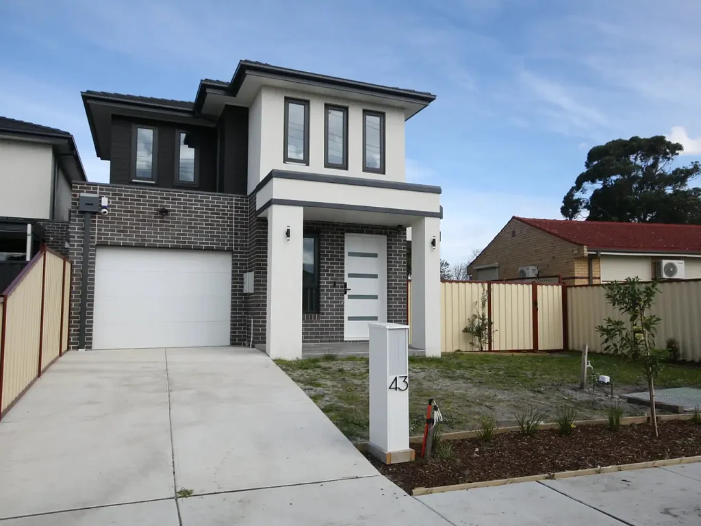 Luxurious 4 bedrooms house in Springvale
