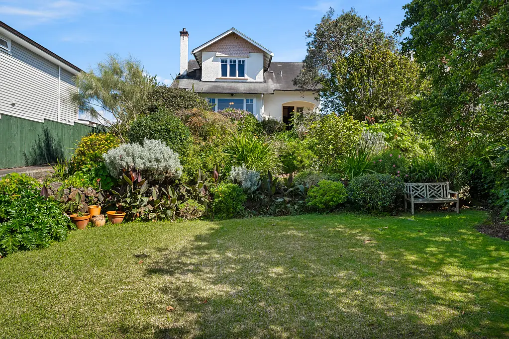 Devonport 4 Slaapkamer Iconic character home with position and potential