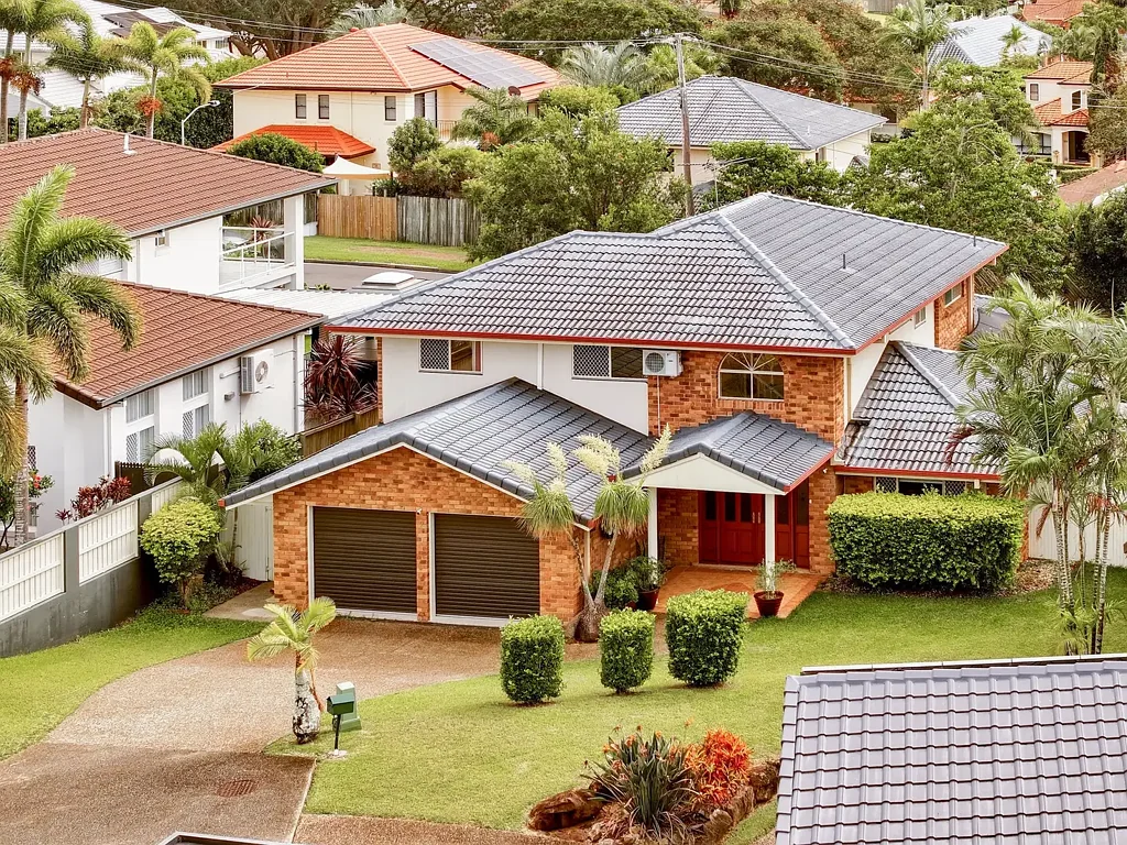 Carindale 4Zimmer Elevated Family Living in Mansfield School Catchment