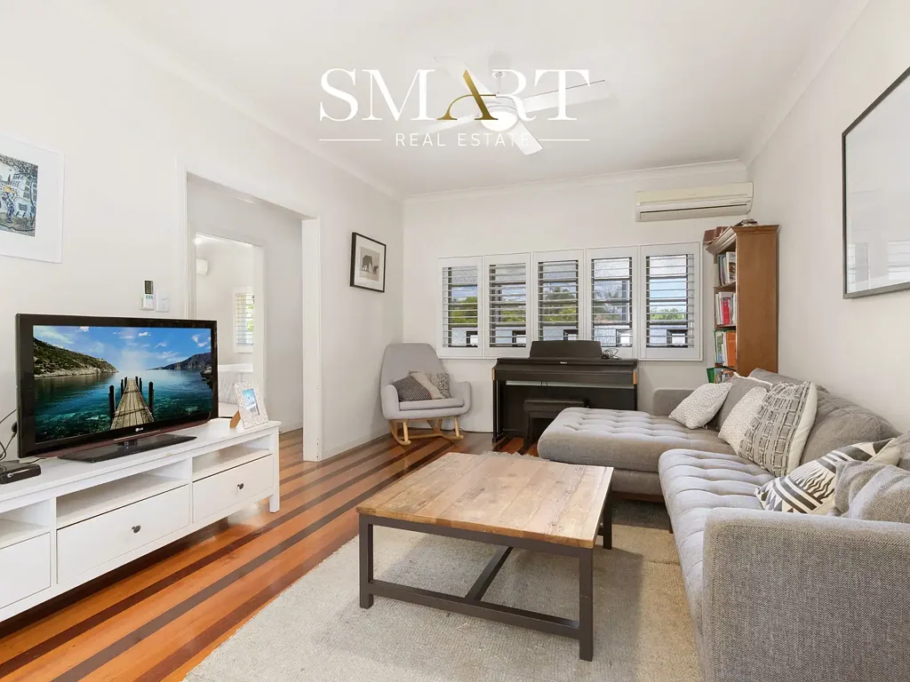 Queenslander House! A few steps from Broad Waters!!