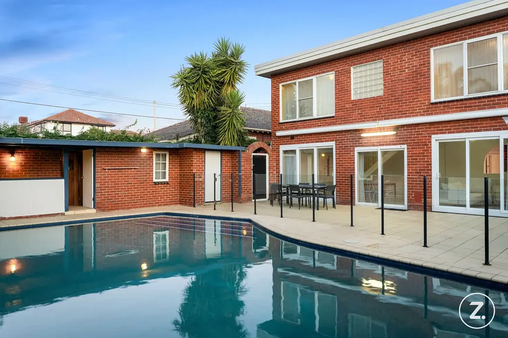 Mckinnon 4房  No Heritage Restrictions | Prestigious School Zoning | Resort-Style Pool Living