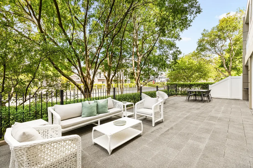 Breakfast Point 3ห้องนอน Elegant Apartment with Exceptional Outdoor Flow