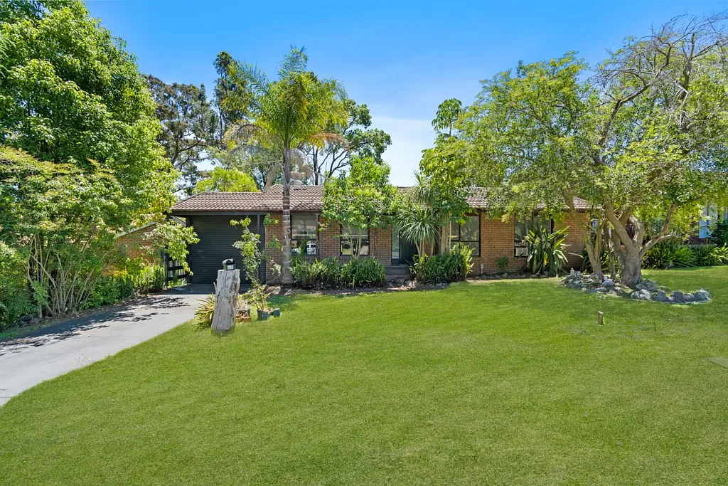 Ingleburn 4房 宽敞地块589平米 四卧带大衣柜 现代厨房石台面 开放客厅分体空调 低维护后院儿童乐园 便利学校交通 高车库储物空间 Modern Comfort, Spacious Living & Exceptional Outdoor Entertaining