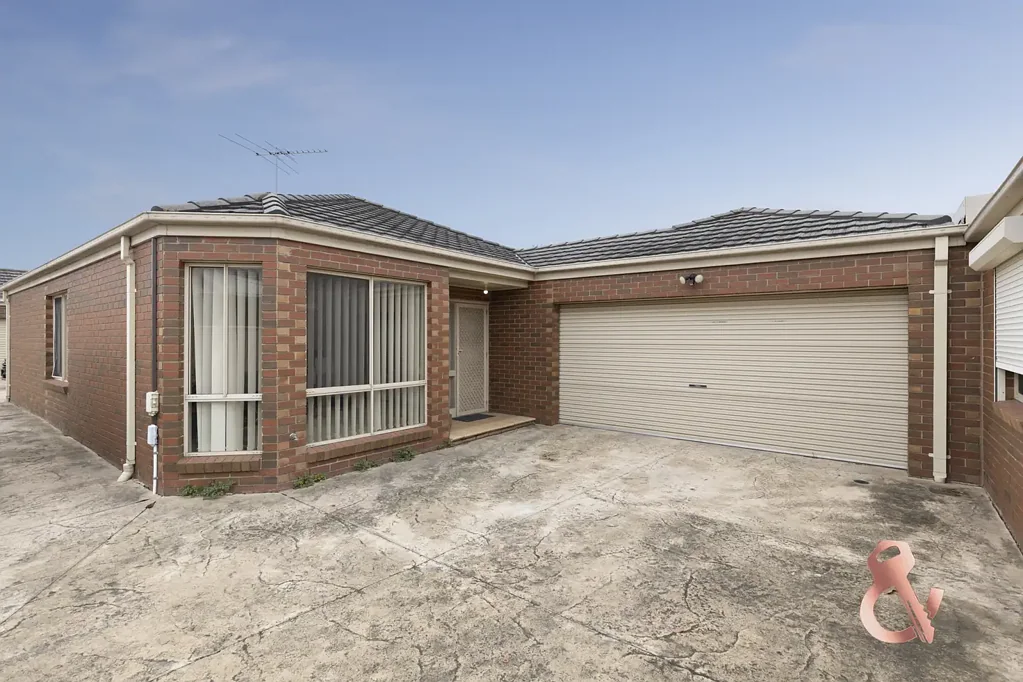 Mill Park 3Zimmer Spacious, Low-Maintenance Living in a Prime Mill Park Pocket!
