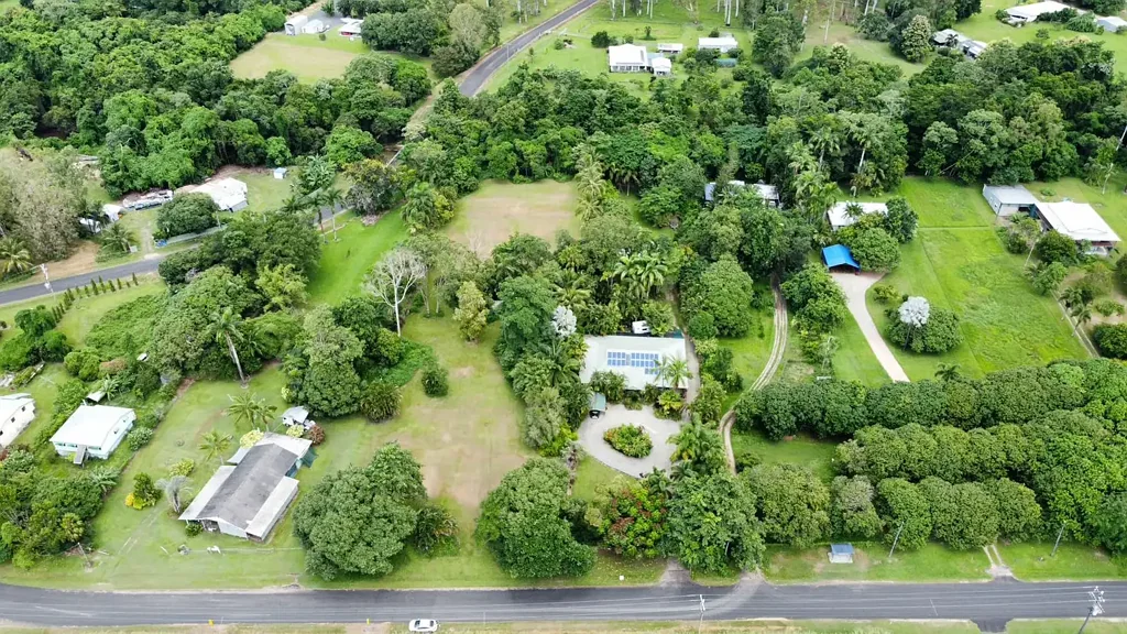 Carruchan 4房  Tropical Resort Lifestyle in the Beautiful Cardwell District-4,584sqm-Acreage with Resort Pool & Sheds-firm offers over $659,000.