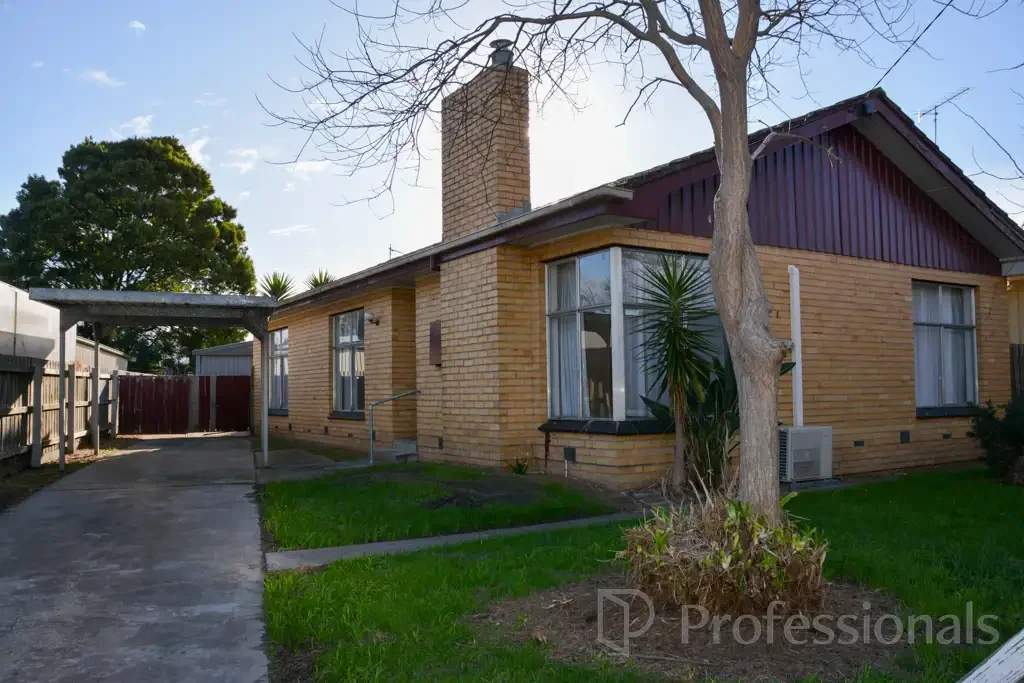 Yarram 4房  AUCTION! THIS GEM, WILL SELL! - Solid 3-4 bed. Brick Veneer Family Home in a Quiet Yarram Location.

FIRST HOME BUYER SPECIAL