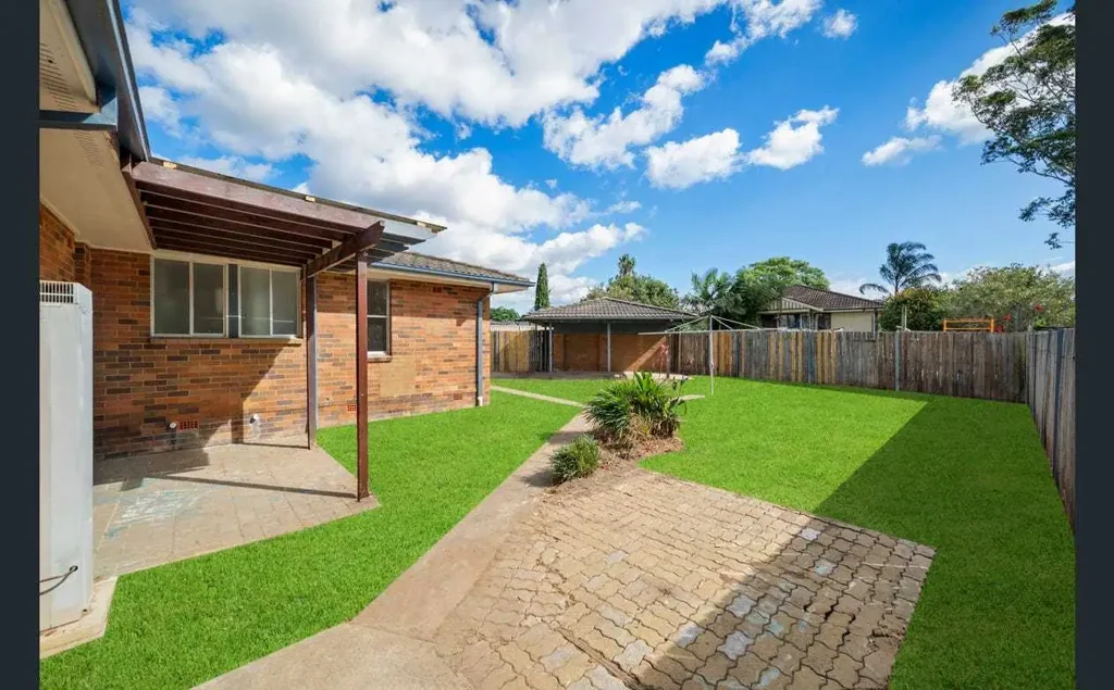 Modern Three-Bedroom Home with Spacious Backyard in Cul-de-Sac !!