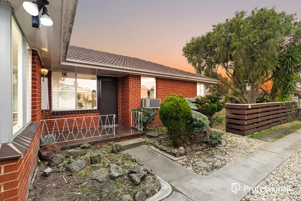 Dandenong North 3कमरा Endless Possibilities in a Peaceful Court Setting