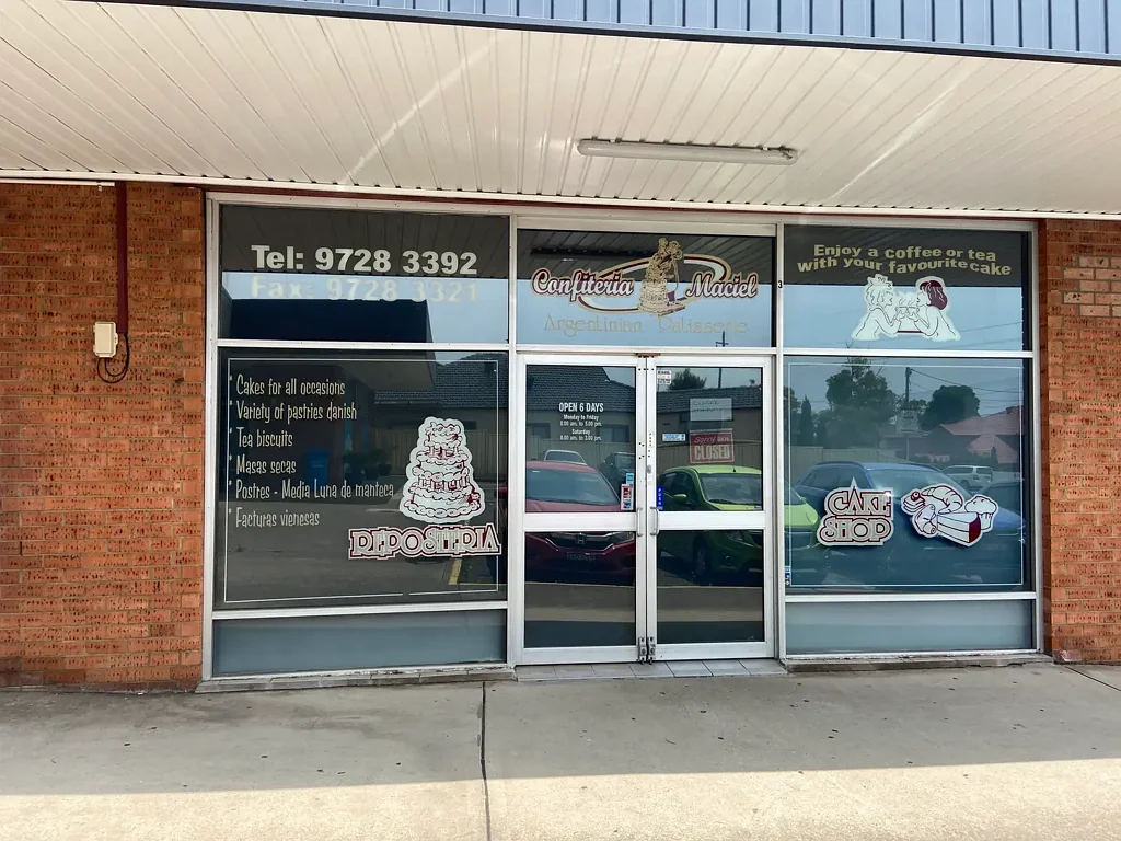 SHOP/OFFICE IN PRIME LOCATION