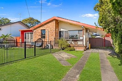Blackett 3 Bedroom Comfort, Convenience & Outstanding Potential!