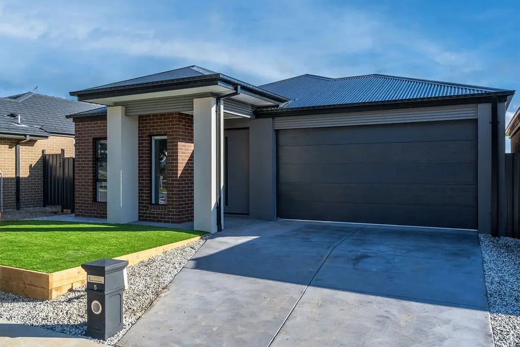 Seymour 4ห้องนอน Low-maintenance home, generous block, so much potential!