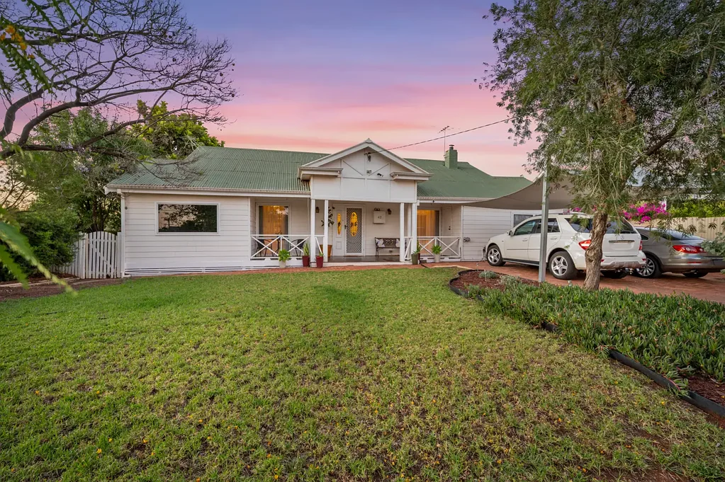 42 Lyall Street, Lamington, WA 6430