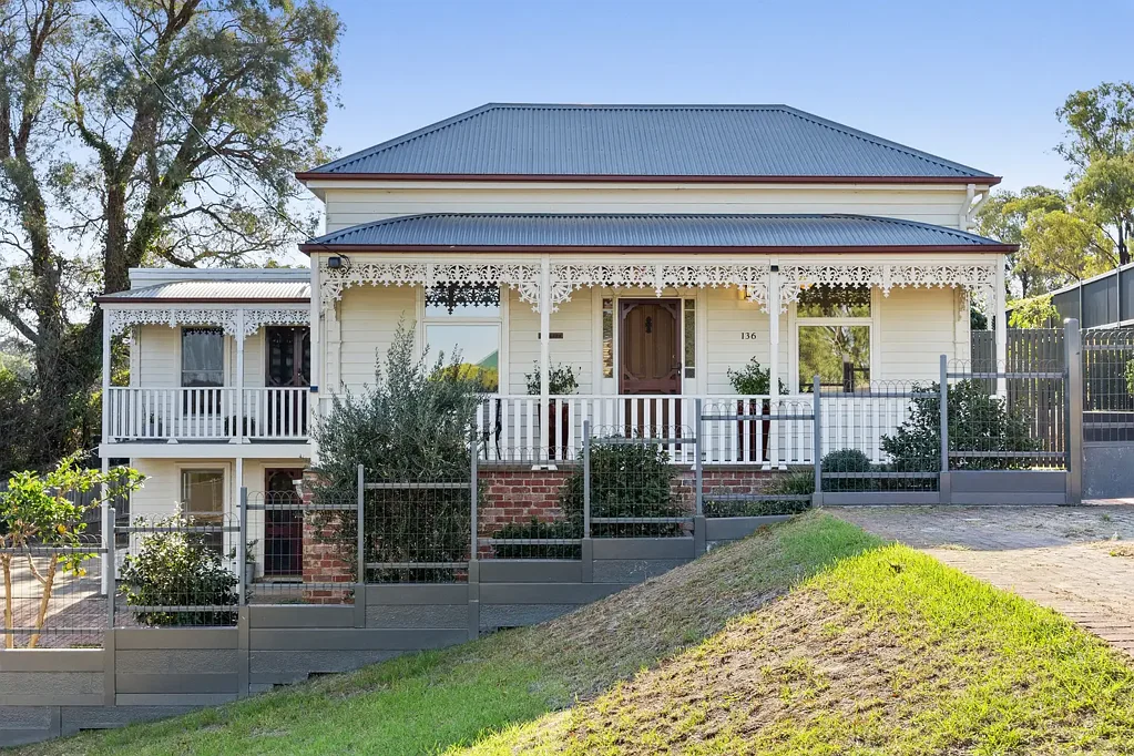 Bendigo 4 Bedroom Central Elegance with Modern Convenience