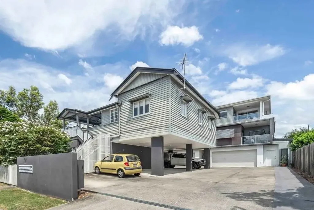 Charming 2-Bedroom Unit in the Heart of Greenslopes