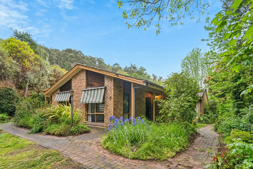 Mylor 3房  A private, picturesque hills location with endless possibilities