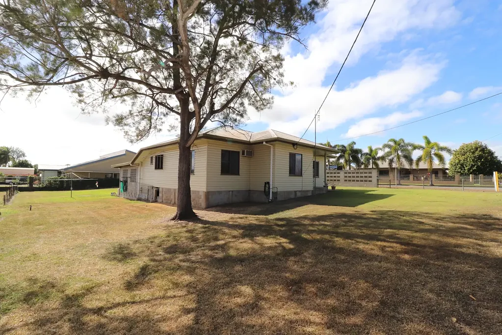 Ayr 3 Bedroom Golf Course Views!