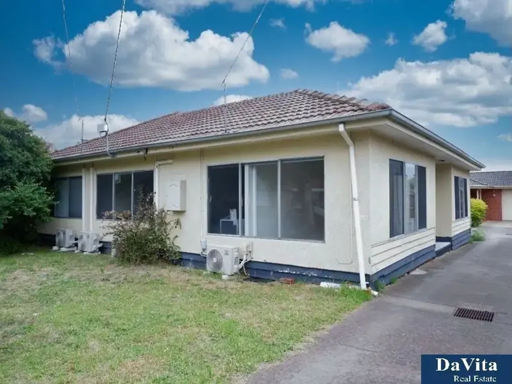 Fully Furnished 5 Bedroom House, Walk to Monash University!