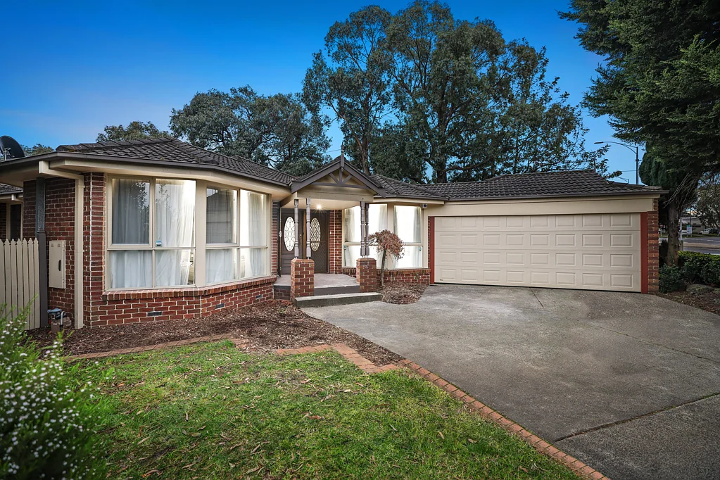 2 Lakewood Drive, Knoxfield, VIC 3180