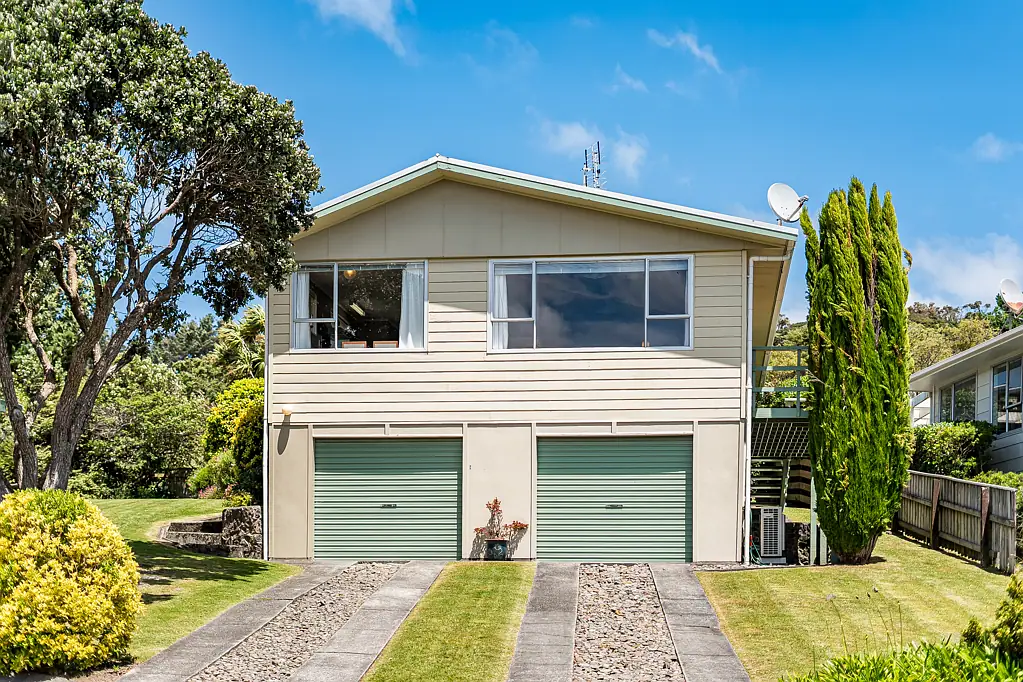 16 Hicks Close, Whitby, Porirua, Wellington
