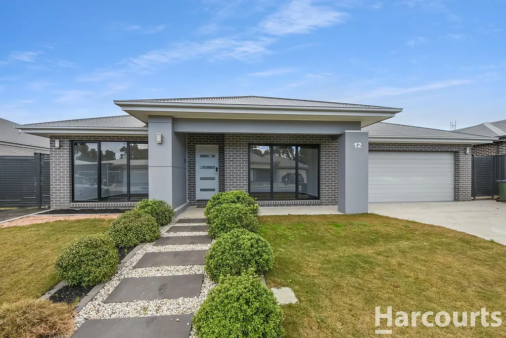 Horsham 4 Bedroom Stylish, Spacious & Ready to Move In - Modern Family Living