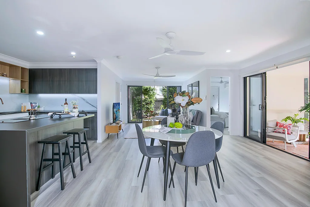 Wynnum West 3Phòng ngủ Renovated Low-Set Villa in a Resort-Style Complex