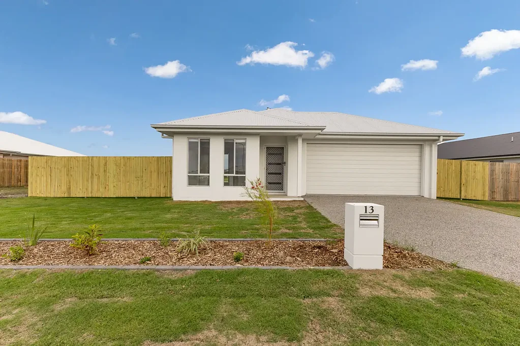 Relaxed Brand New 4 Bedroom Coastal Home - Close to Beaches & Township