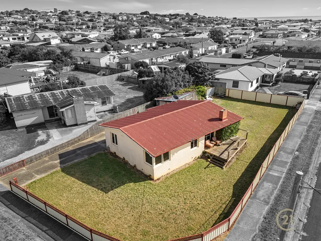 Devonport 3 Bedroom WALK TO THE BEACH......