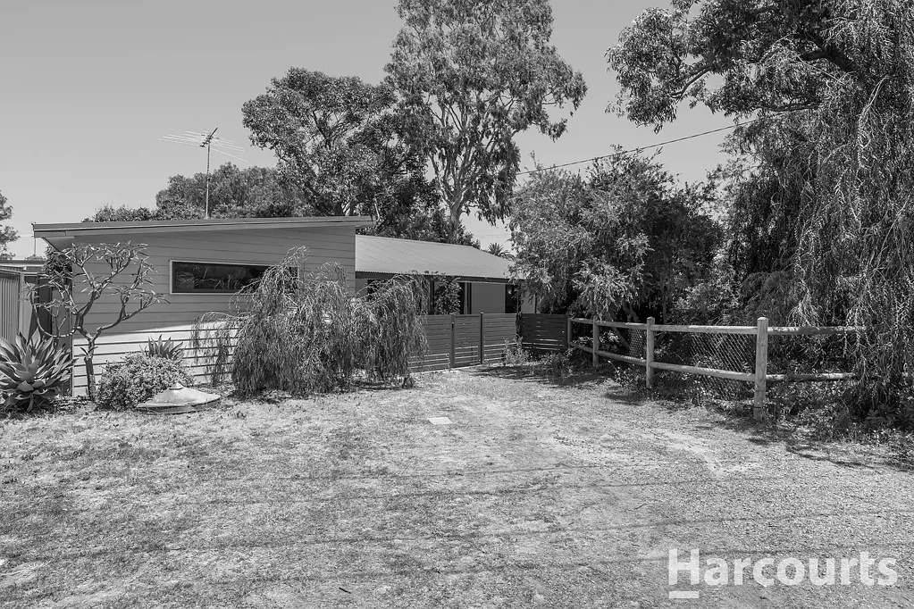 Falcon 3房  Under Offer by HARCOURTS Mandurah - Michael & Christine Goodwin