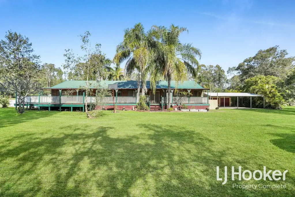 Logan Village 4침실 Private Flood-Free Acreage with Lifestyle Appeal