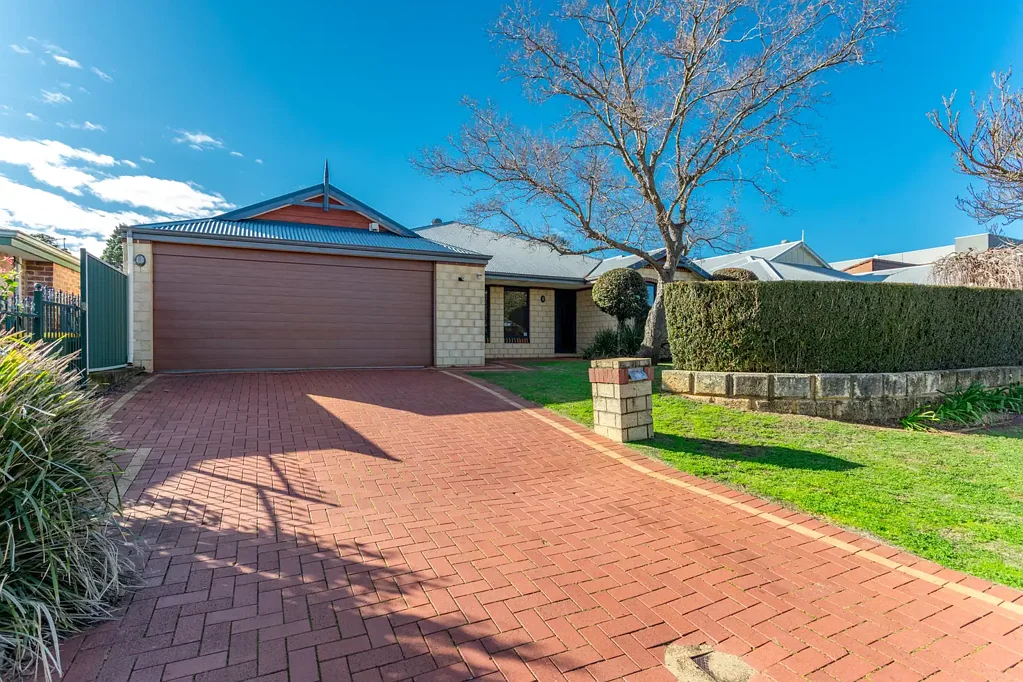 25 Flinn Avenue, Kelmscott, WA 6111