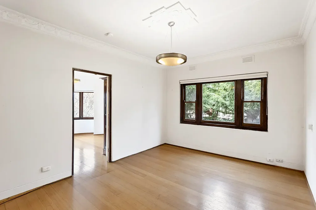 One Bedroom Beauty In South Yarra!