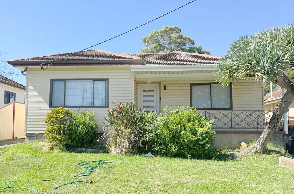 Stylish & Low-Maintenance 3-Bedroom Living with Private Back