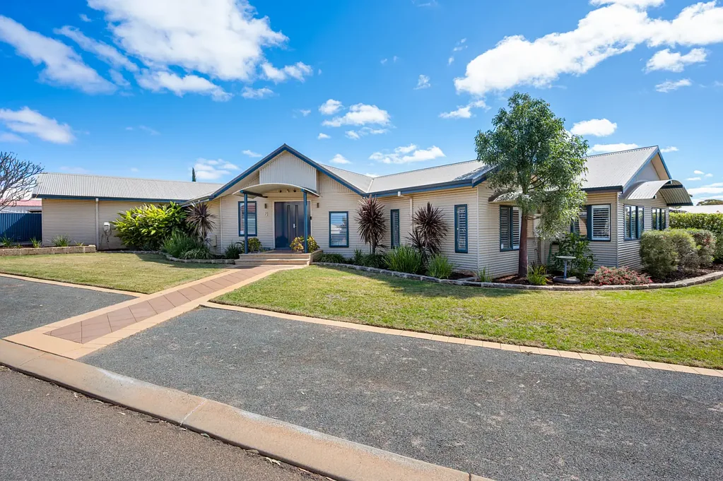 7 Nganka Way, Hannans, WA 6430