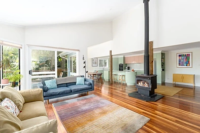 Otford 6房 Otford宁静角落 930平米地块 全新现代厨房 独立granny flat 步行火车站 自然景观环绕 多代家庭理想居所 Beautiful Home &  Investment Opportunity - Impressive Dual Rental Income
