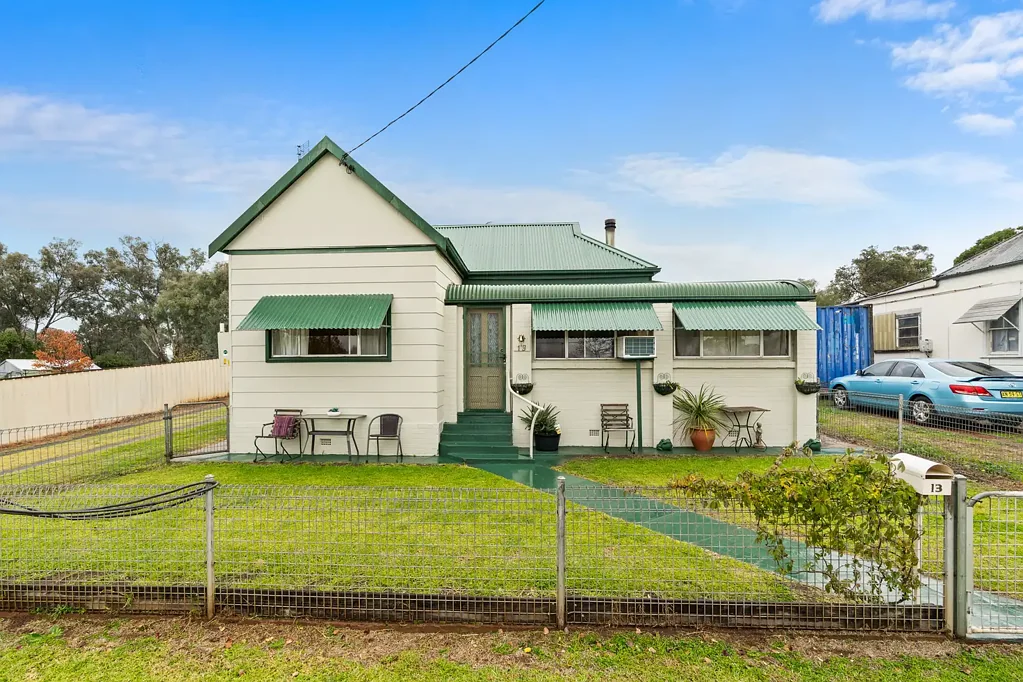 13 Ganoo Street, Yeoval, NSW 2868