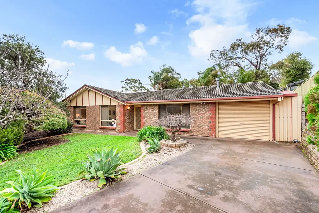 Woodcroft 3 Slaapkamer Huge shed, beautiful gardens, this one can't be missed