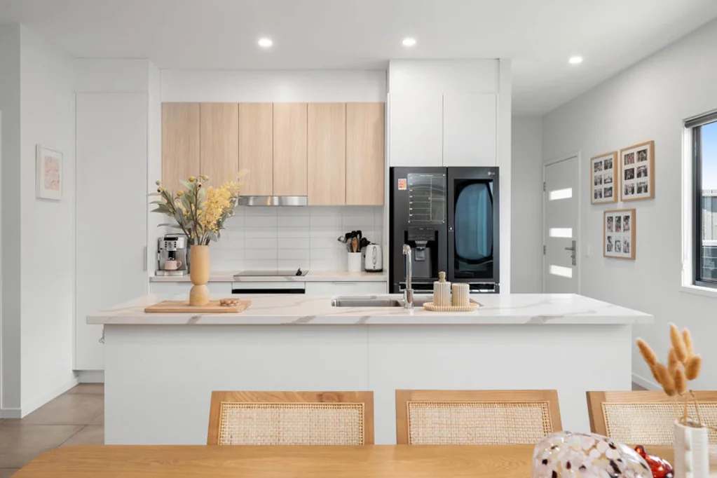 Albany Creek 4Kwarto Discover Modern Elegance in This Pristine, Near-New Home!