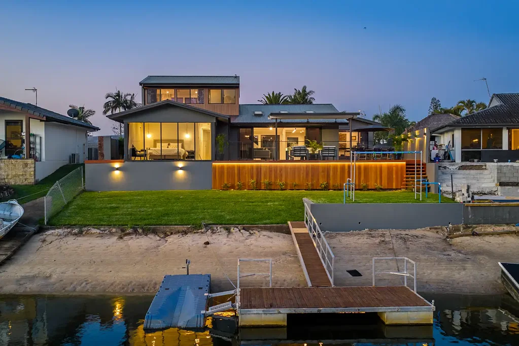6 Huon Street, Broadbeach Waters, QLD 4218