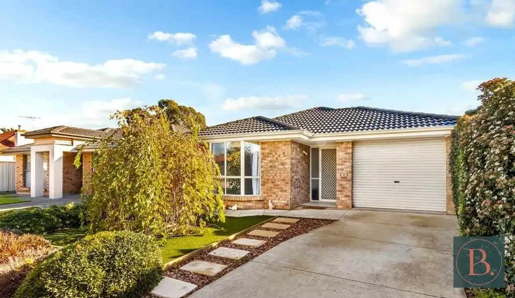 Modern & Low-Maintenance Living in a Convenient Location