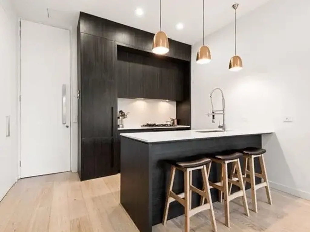 FABULOUS TWO BEDROOM TWO BATHROOM APARTMENT IN PRIME LOCATION