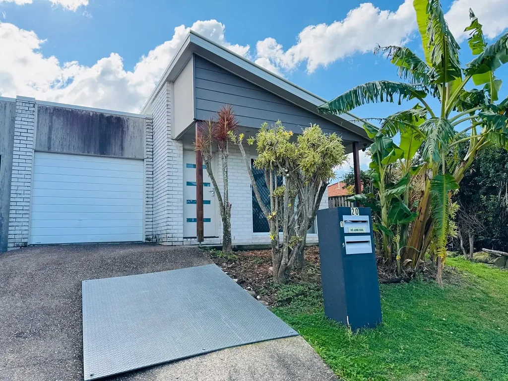 Contemporary Duplex Offering Comfort & Convenience