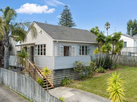 Henderson 2房  Elevated Outlook, Freehold Title, Vintage Charm