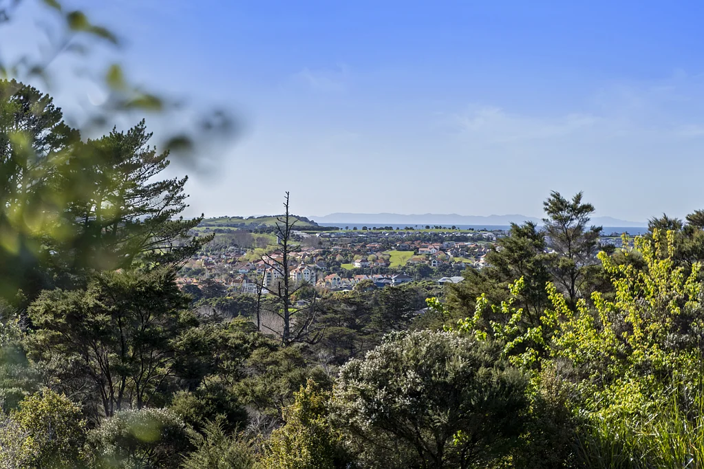 Tindalls Beach Views, Privacy & Services On-Site: Act Now