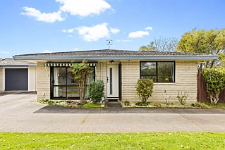 1/50 Vivian Wilson Drive, Eastern Beach, Manukau City