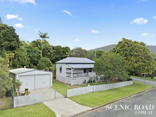 Canungra 3 Bedroom 1900's Canungra Mill Cottage, 1/3 Acre, Heart of the Village
