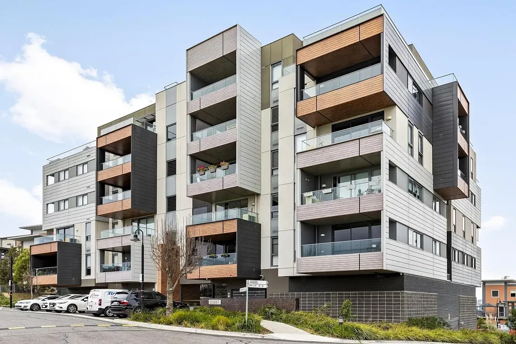 Maribyrnong 2房  Stylish, Modern Apartment Featuring Cityscape Views